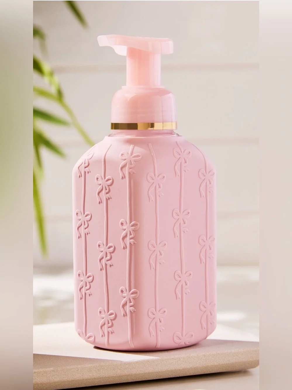 Bath & Body Works Pink Bows Silicone Foam Soap Dispenser NWT